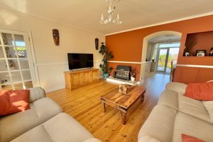 Lounge- click for photo gallery